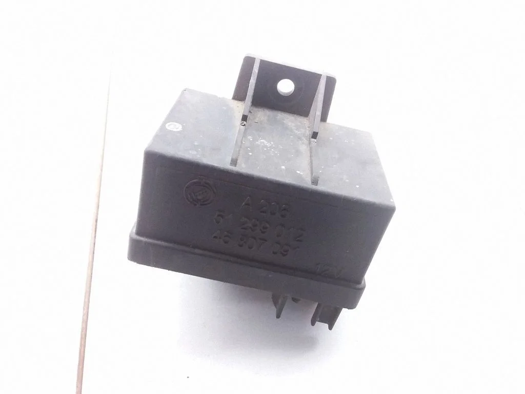 Eelsüüteküünalde relee 46807091