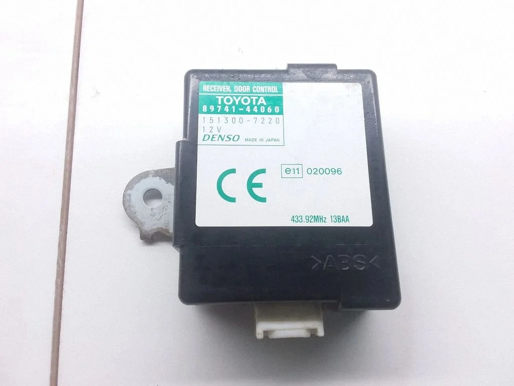 Door central lock control unit/module – Toyota Avensis Verso (2001-2009)