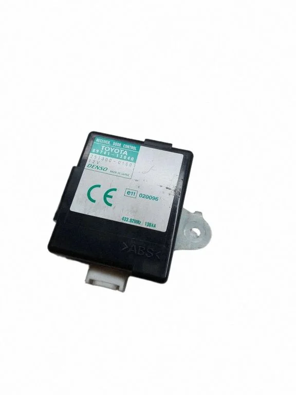 Door central lock control unit/module – Toyota Corolla Verso E121 (2001-2004)