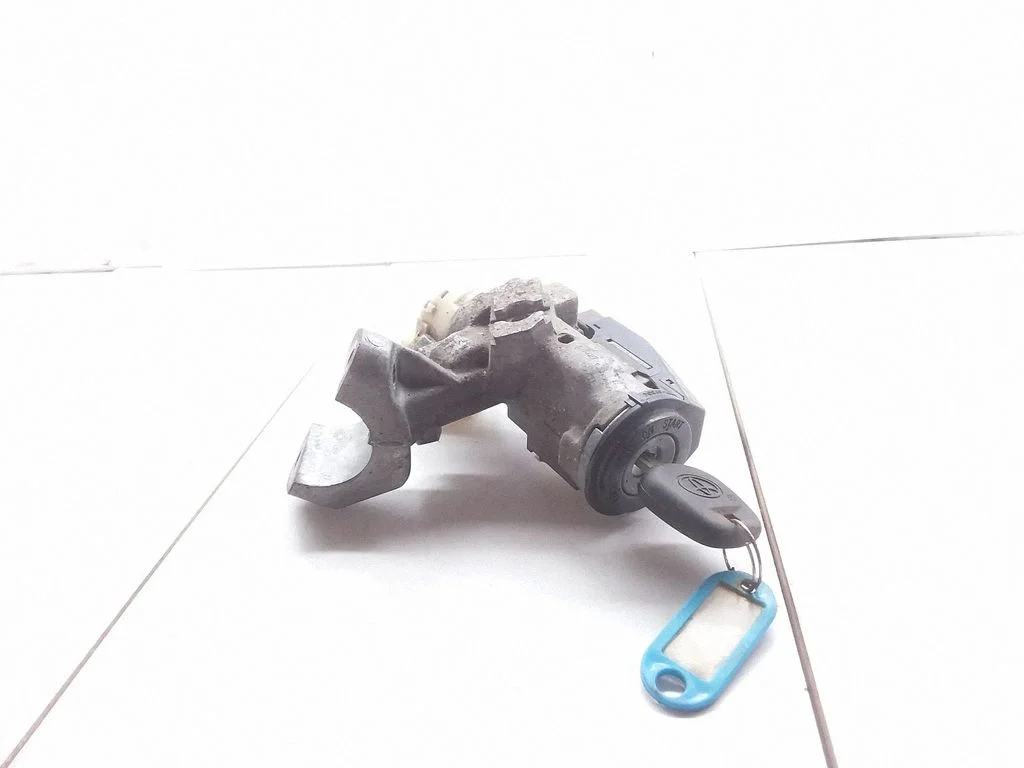Aizdedzes slēdzene – Toyota Corolla Verso E121 (2001-2004)