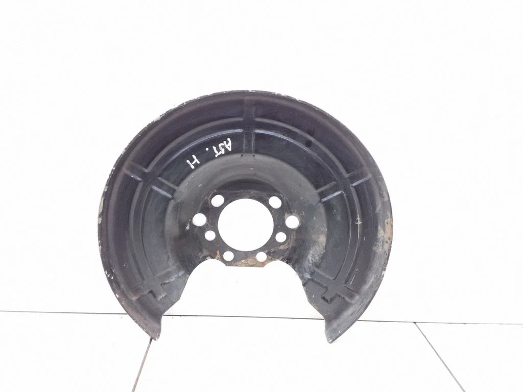 Rear brake disc plate dust cover