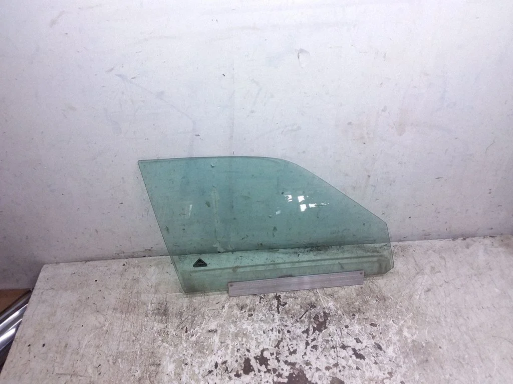 Front door window glass four-door 43R00002