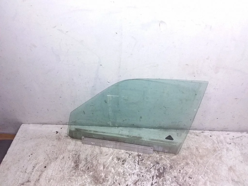 Front door window glass four-door 43R00002