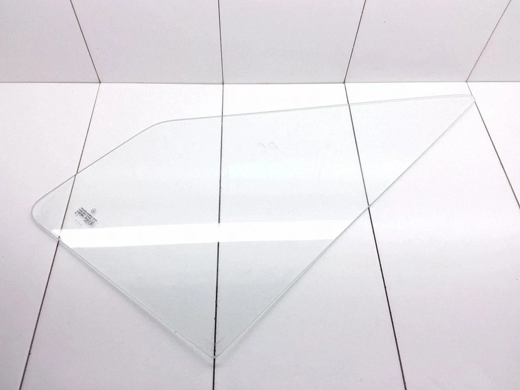 Front door vent window glass four-door – Mercedes-Benz Sprinter W901 W902 W903 W904 (1995-2007)