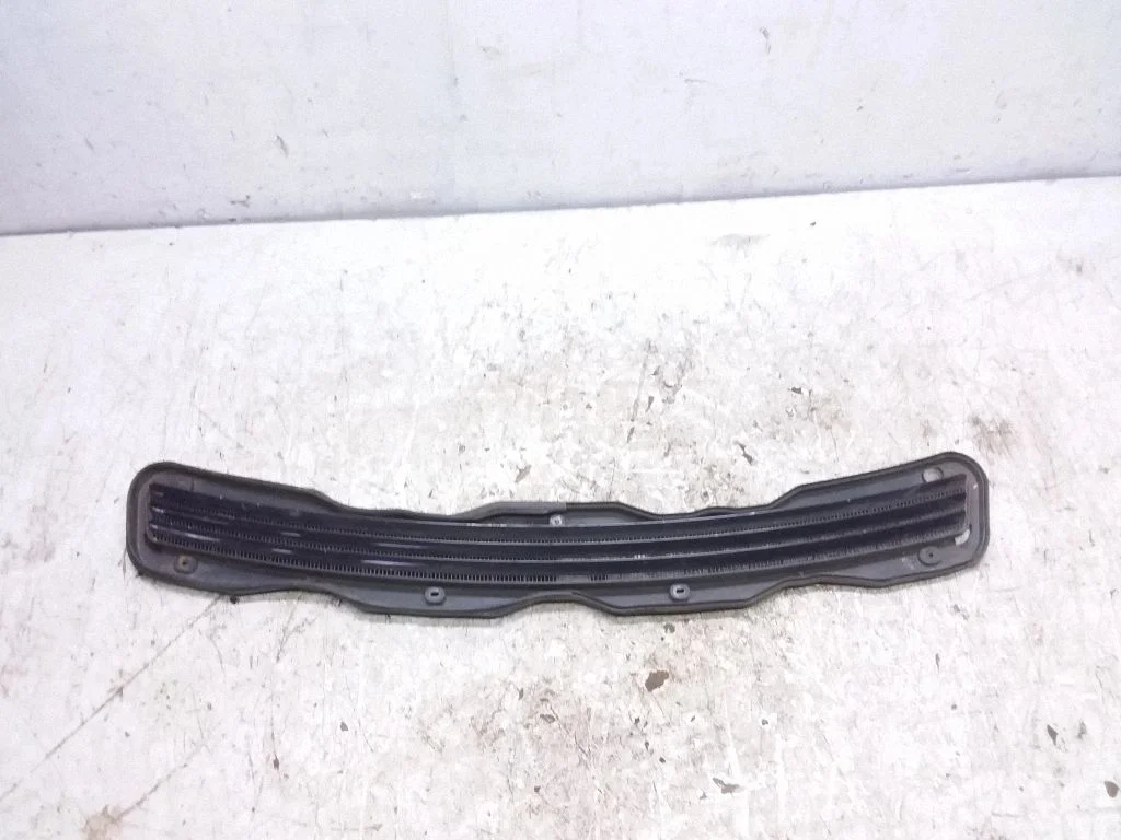 Bonnet/hood grill – Mercedes-Benz E-Class W210 (1995-2002)