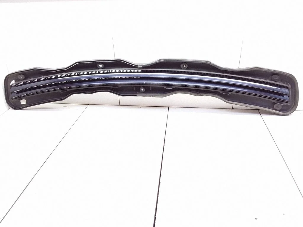 Bonnet/hood grill – Mercedes-Benz E-Class W210 (1995-2002)