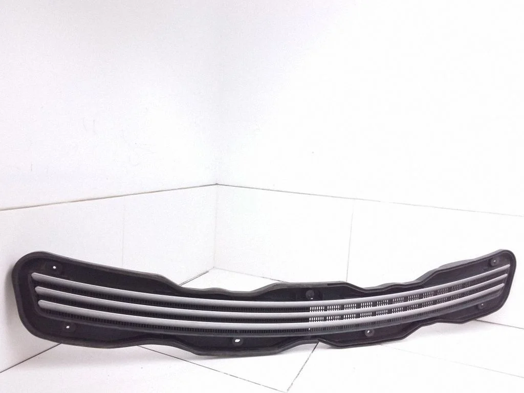 Bonnet/hood grill – Mercedes-Benz E-Class W210 (1995-2002)