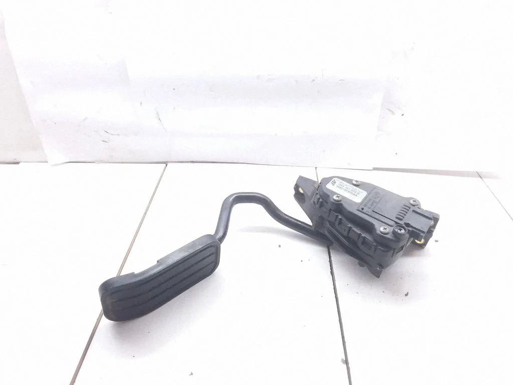 Accelerator throttle pedal – Volkswagen Sharan (2001-2010)