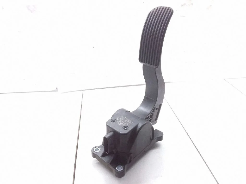Accelerator throttle pedal – Mercedes-Benz Sprinter W906 (2006-2018)