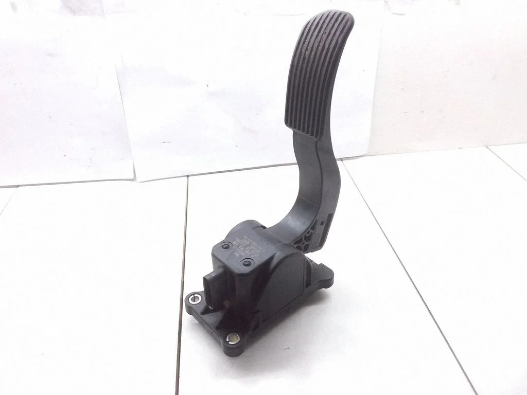 Accelerator throttle pedal – Mercedes-Benz Sprinter W906 (2006-2018)