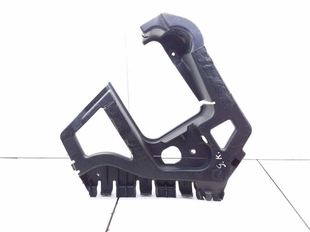 Bumper support mounting bracket corner