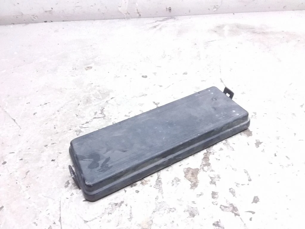 Drošinātāju kārbas vāciņš – Land Rover Range Rover L405 (2013-2021)