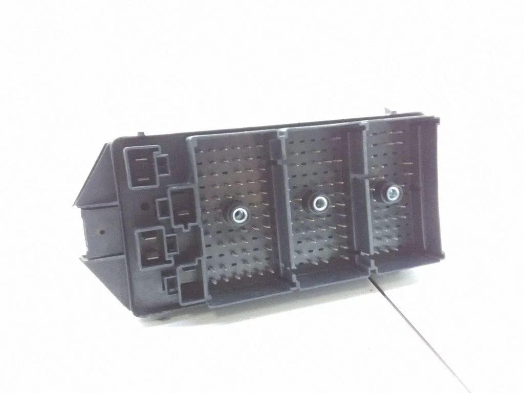 Kaitsmekarp (komplekt) 15319413 – Opel Sintra (1996-1999)