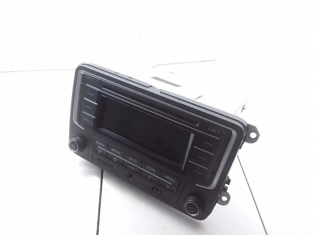 Radio/CD/DVD/GPS head unit 3AD035185