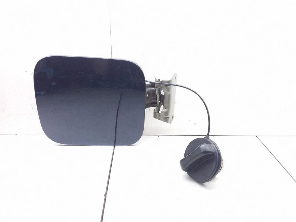 Fuel tank cap trim – Nissan Qashqai+2 (2008-2010)