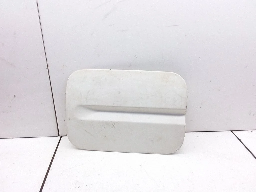 Fuel tank cap trim – Volkswagen Passat B4 (1994-1996)