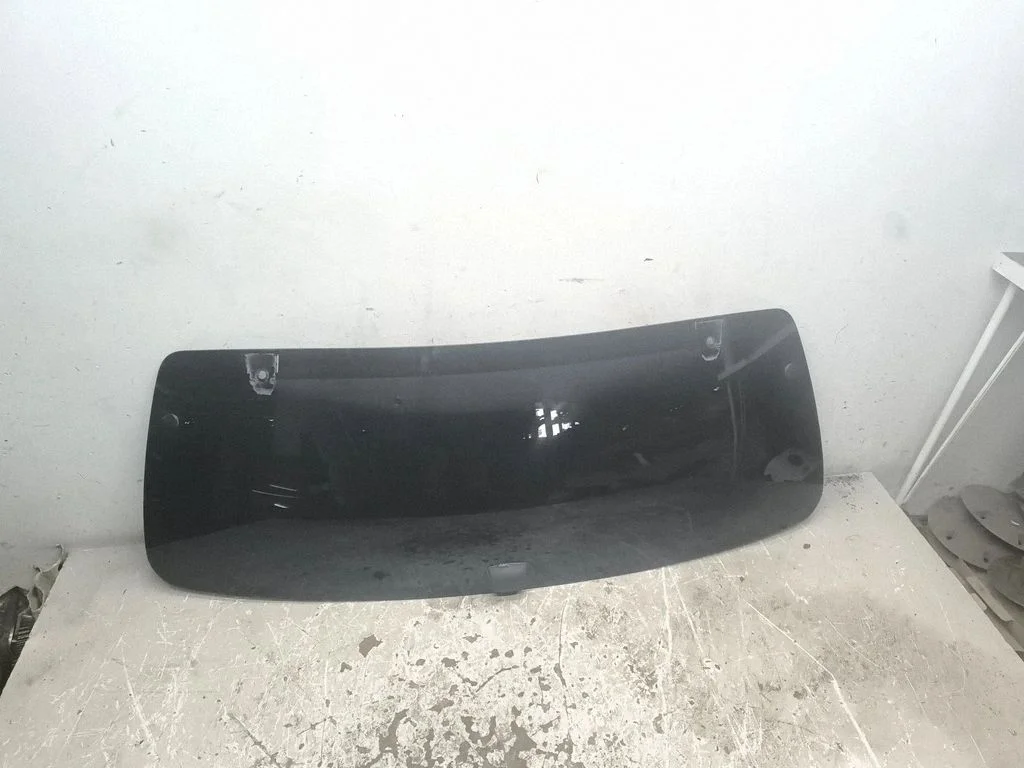 Rear windscreen/windshield window – KIA Sorento (2002-2009)