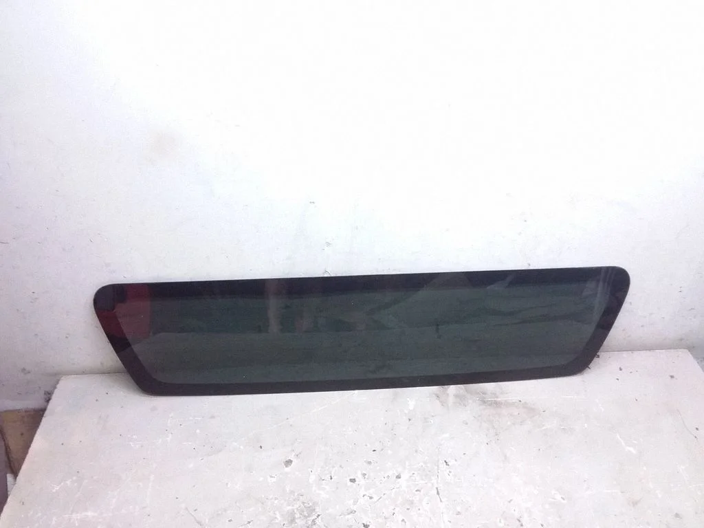 Rear windscreen/windshield window – Nissan Navara D23 (2015-)