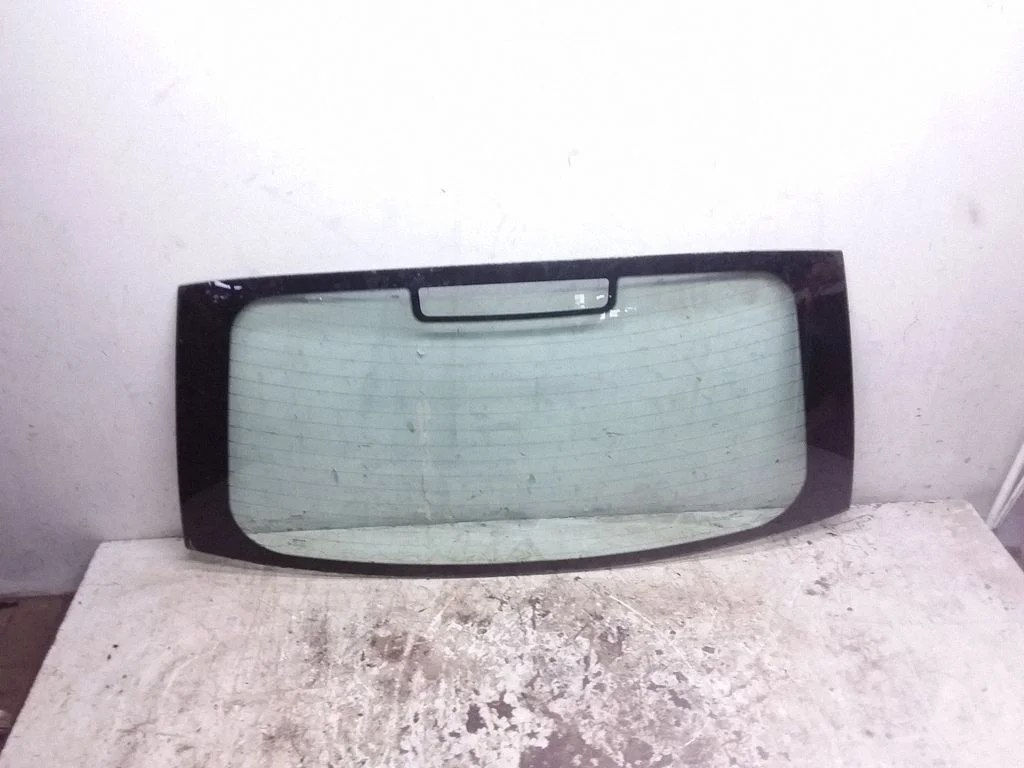 Rear windscreen/windshield window – Nissan Almera N16 (2000-2010)