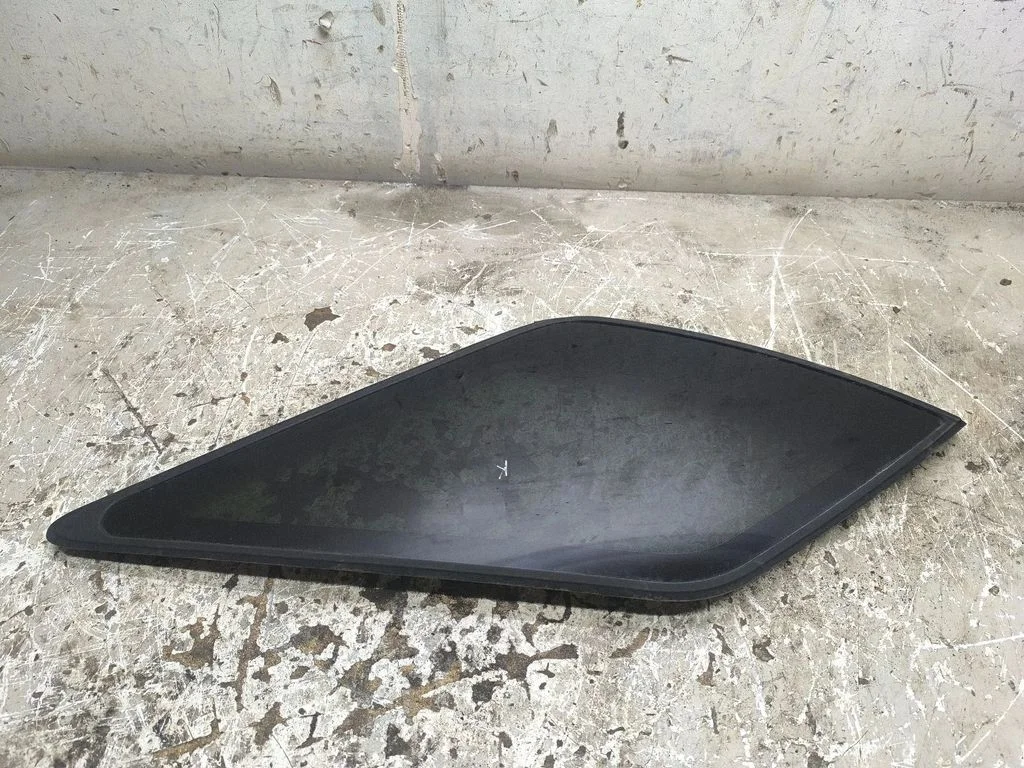 Rear side window – KIA Sorento (2002-2009)