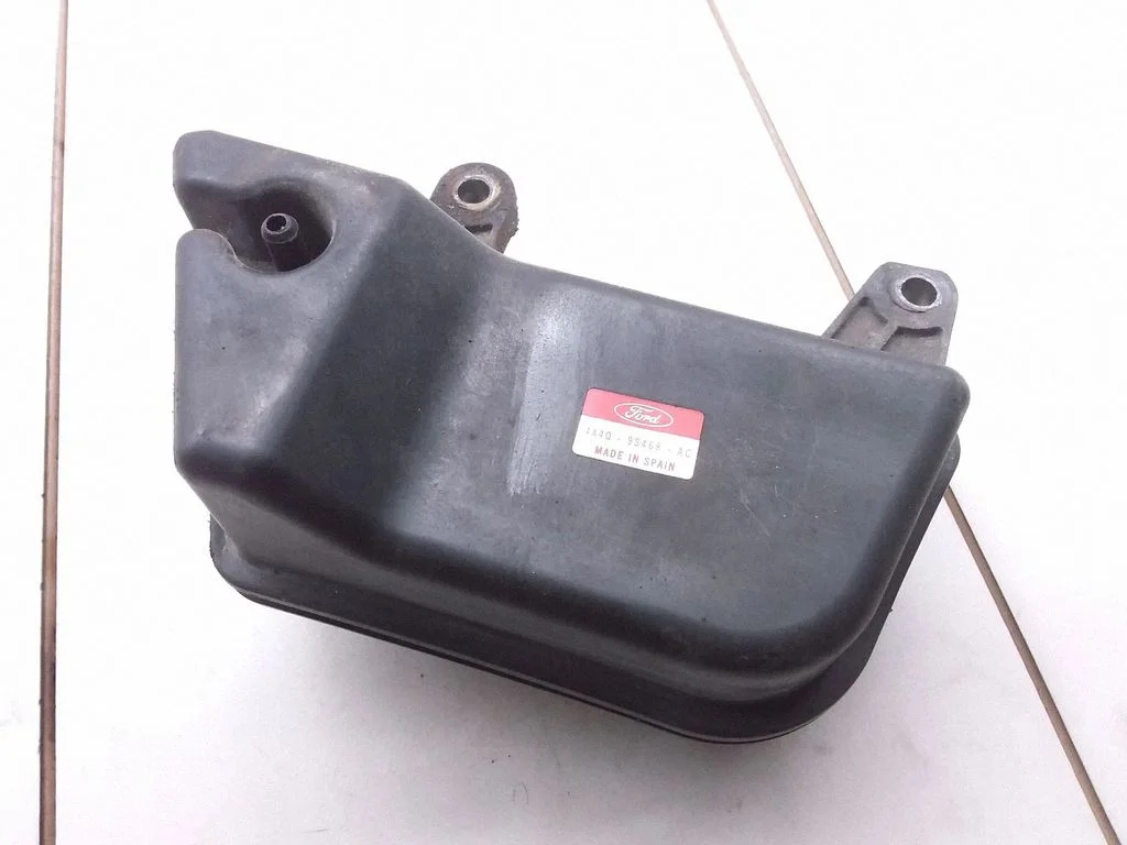 Vacuum air tank 4X4Q9S468AC