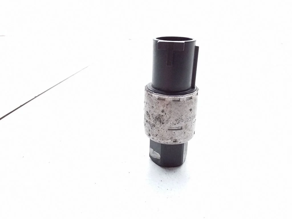 Air conditioning (A/C) pressure sensor F5YH19E561AA