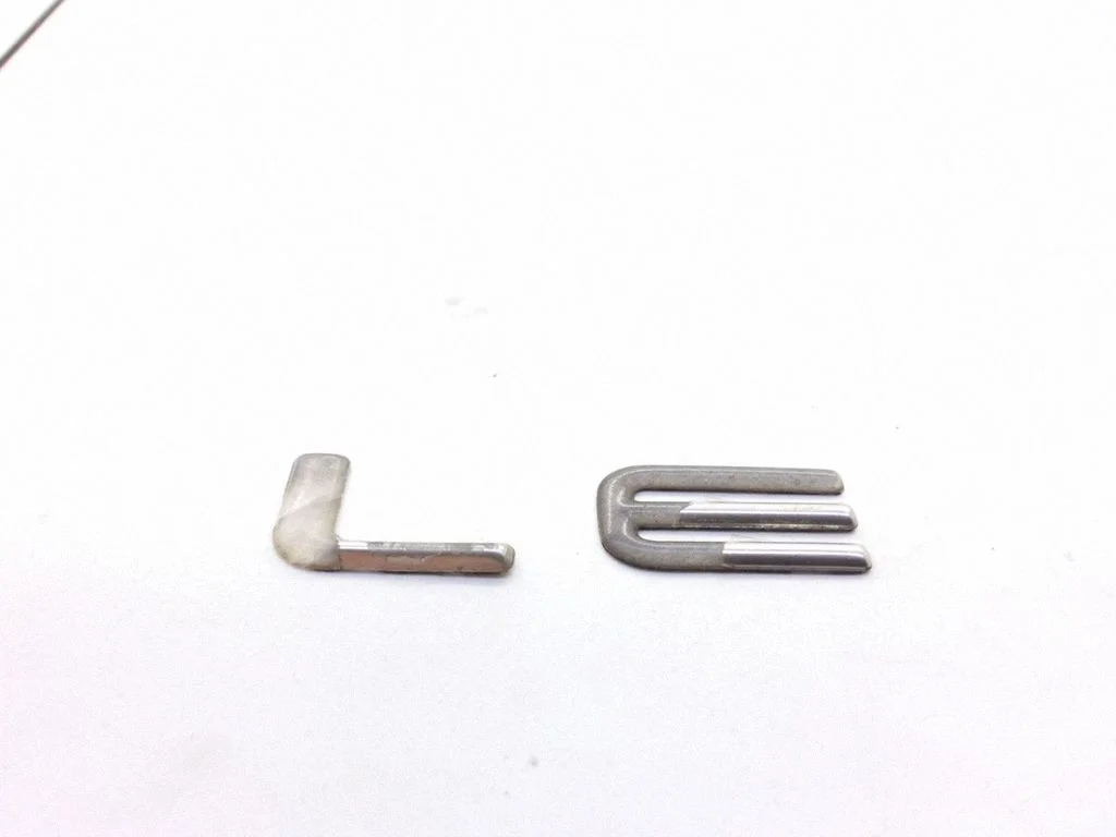 Rear door emblem/model letters – Chrysler Stratus (1995-2001)