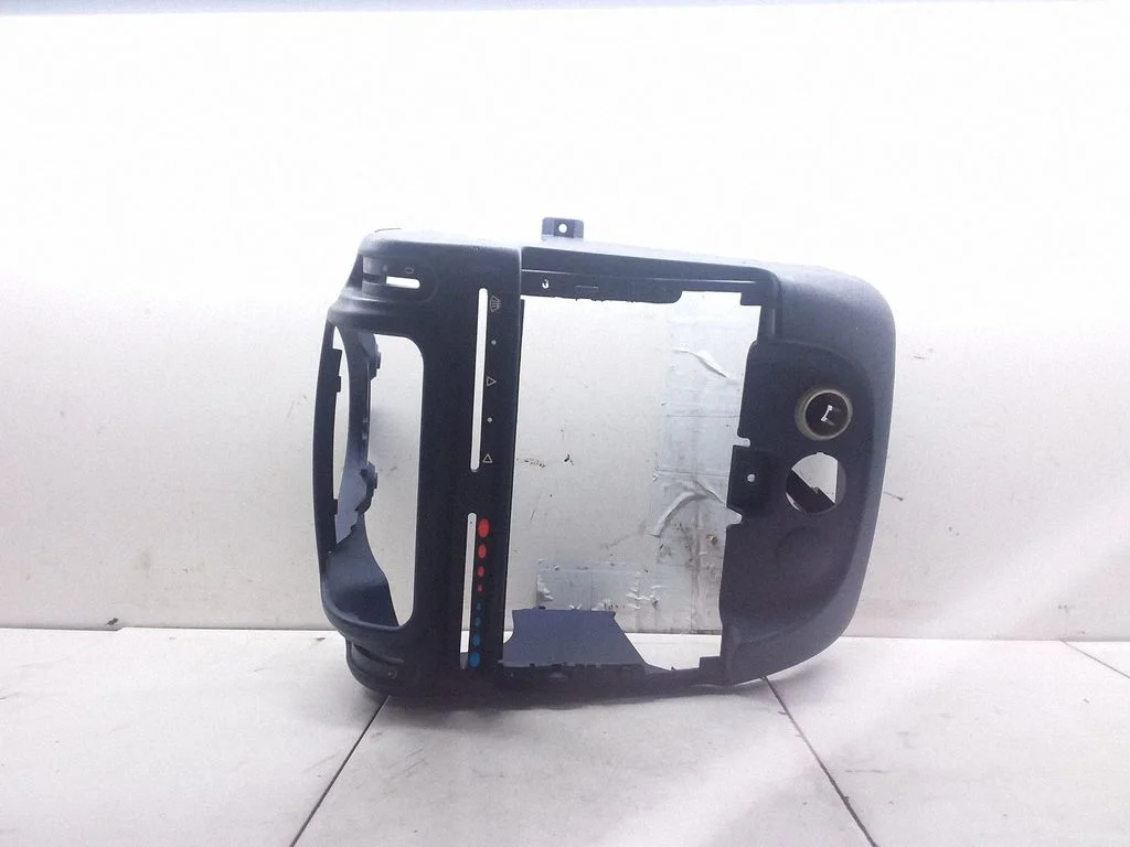 Radio/GPS head unit trim 0001807
