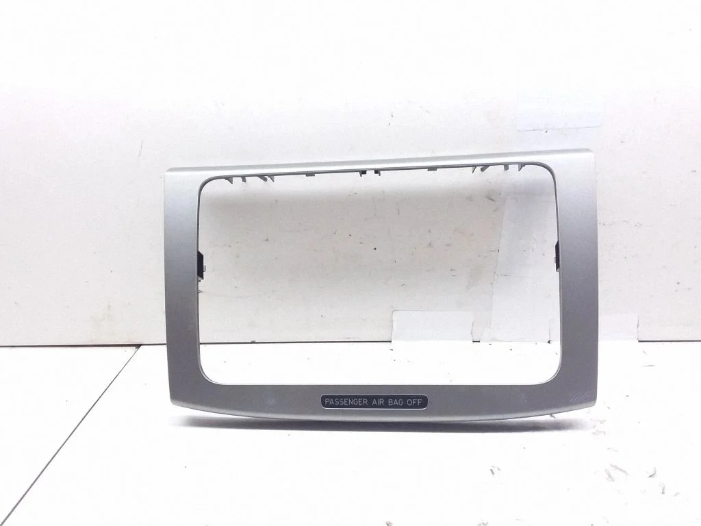 Raadio/navigatsiooni viimistlus – Volkswagen Passat B6 (2005-2010)