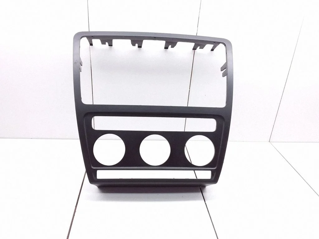 Radio/GPS head unit trim – Skoda Octavia Mk2 (1Z) (2004-2013)