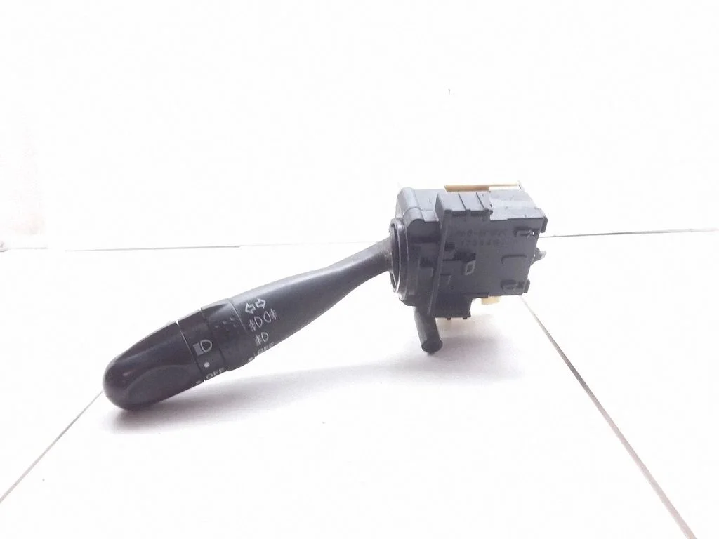 Indicator stalk – Toyota Corolla Verso E121 (2001-2004)
