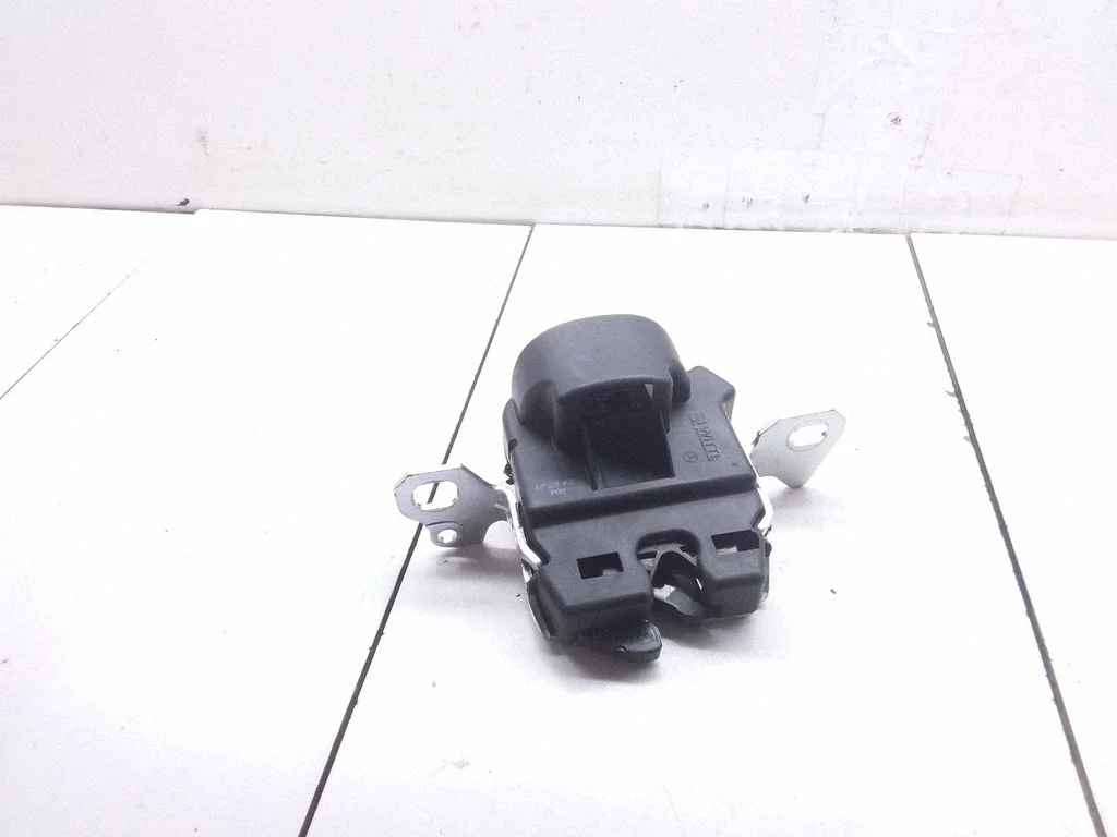 Seat back rest lock catch – Mercedes-Benz E-Class W213 (2016-)