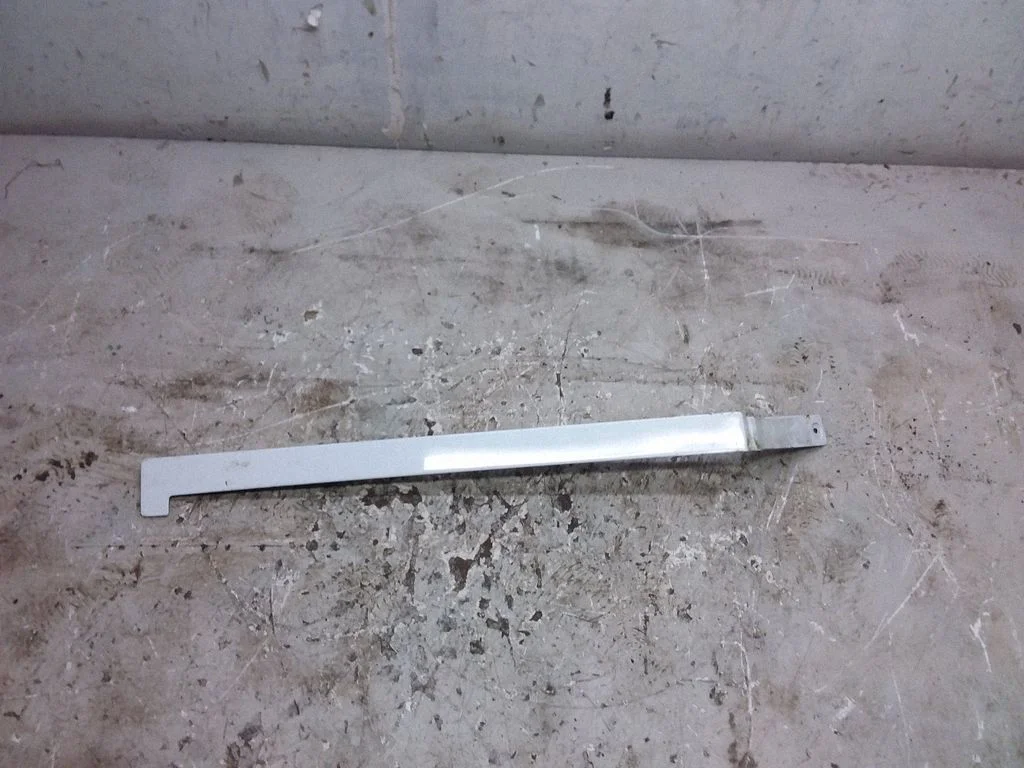 Rear bumper trim bar molding T792