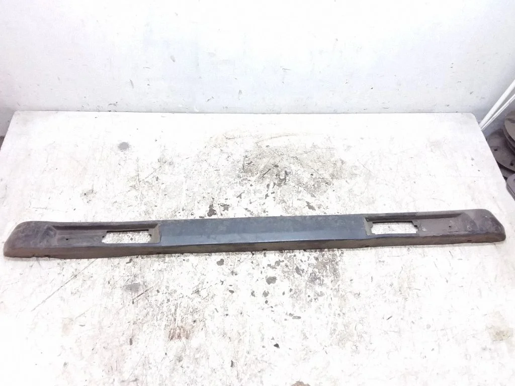 Rear bumper trim bar molding BBC9492