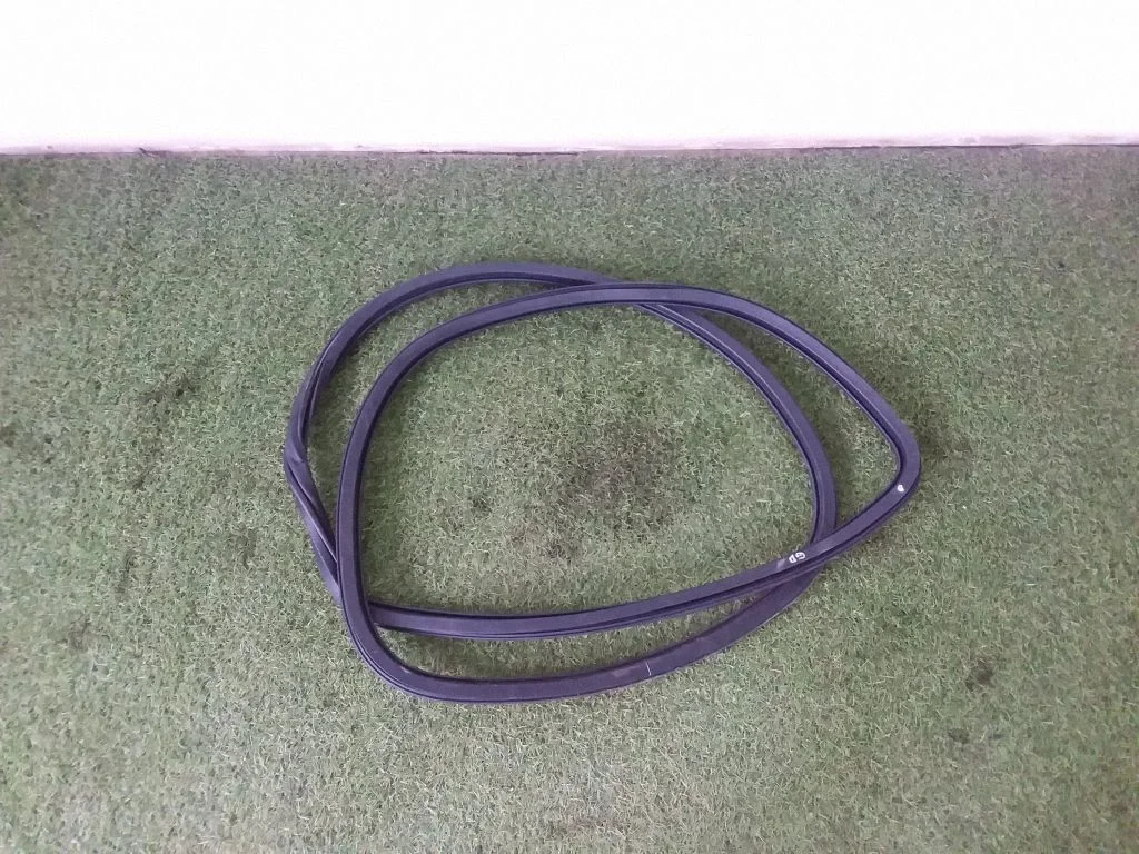 Rubber seal rear door – right