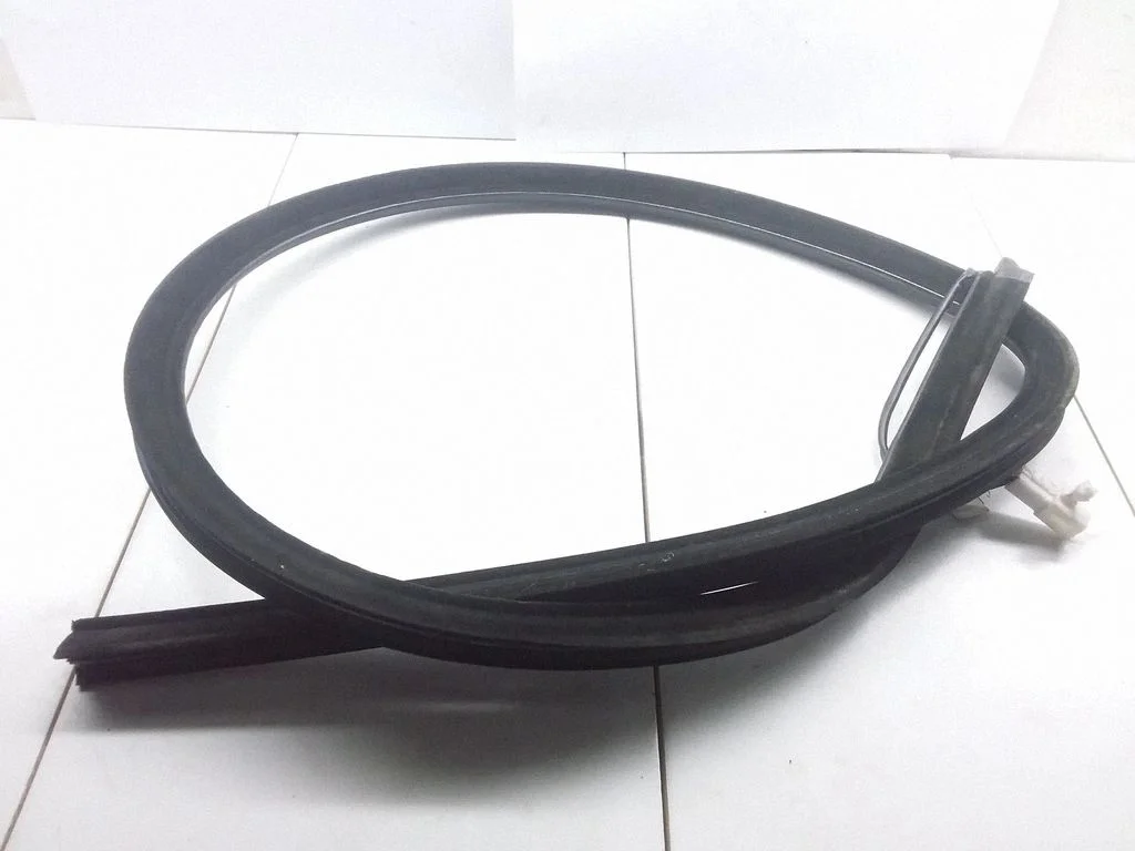 Rubber seal front coupe door window