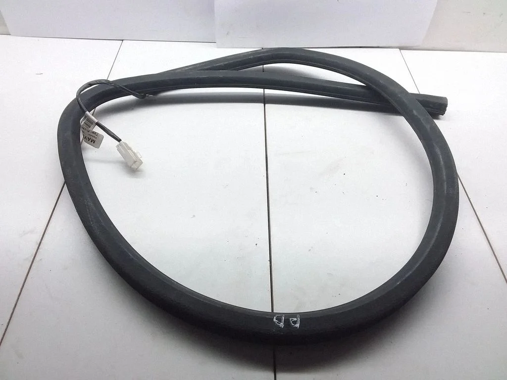Rubber seal front coupe door window
