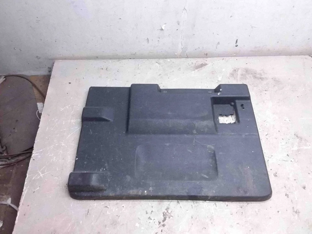 Tailgate trim – Land Rover Defender (2007-2016)