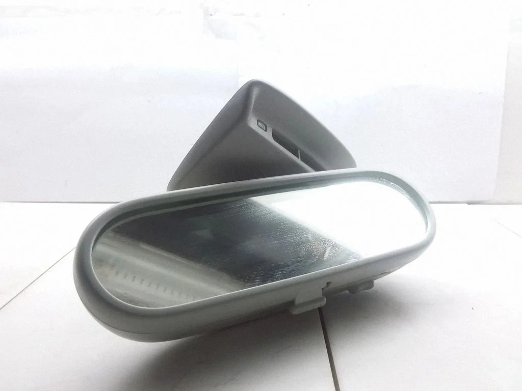 Rear view mirror (interior) E1010536
