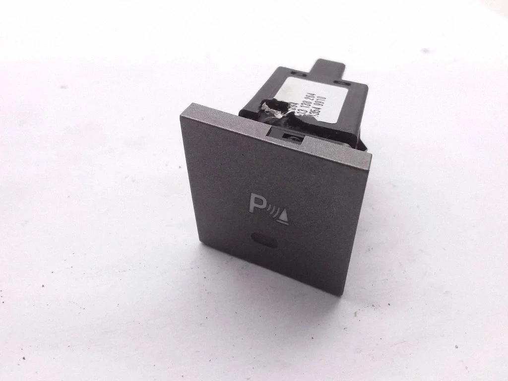 Parking (PDC) sensor switch – Opel Signum (2003-2008)