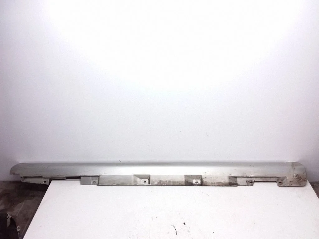Other sill/pillar trim element