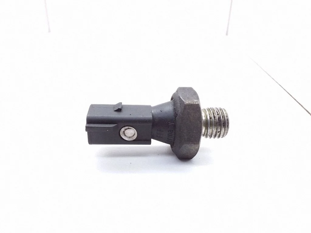 Oil pressure sensor – Mercedes-Benz A-Class W169 (2004-2012)