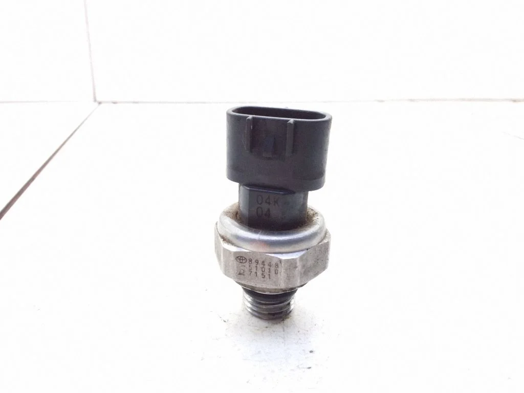 Oil pressure sensor – Toyota Avensis T250 (2006-2009)