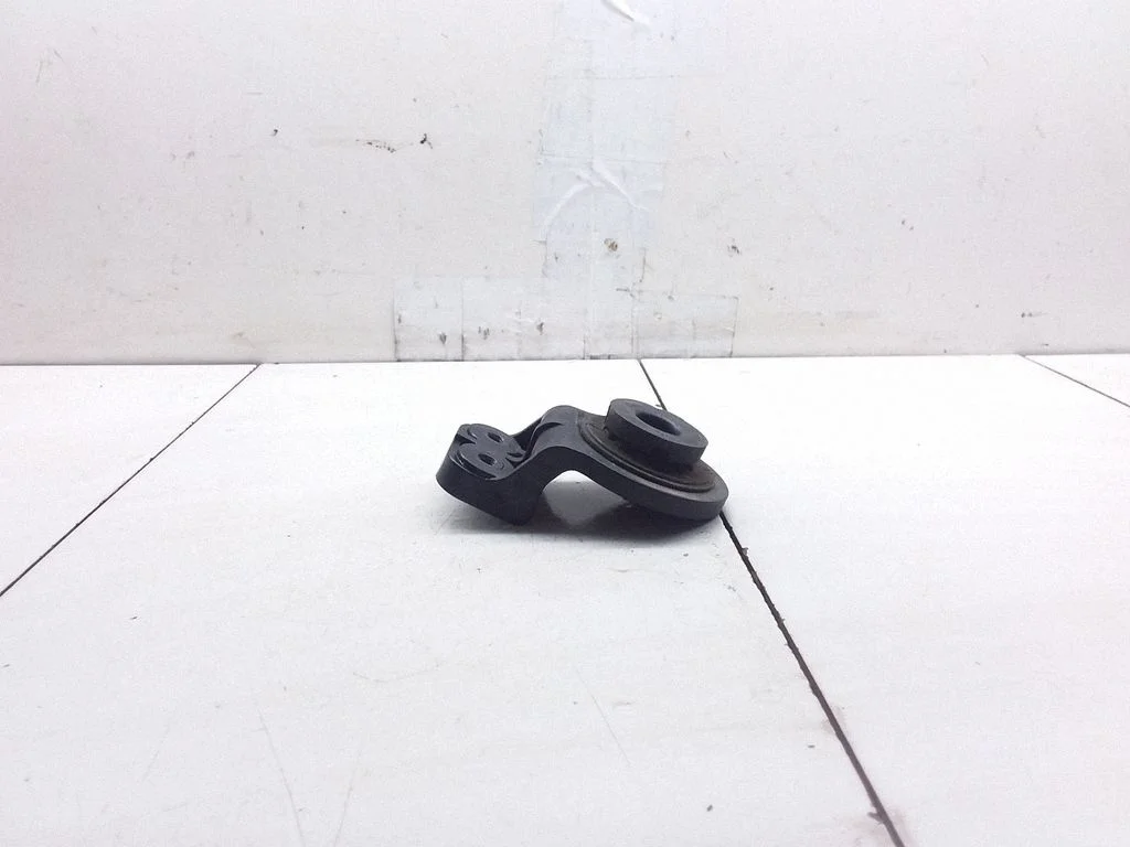 Radiator mount bracket
