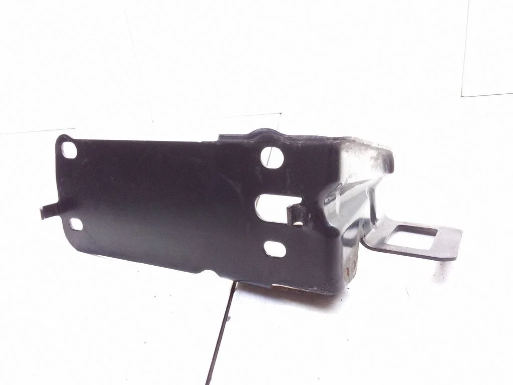 Radiator mount bracket 51647117