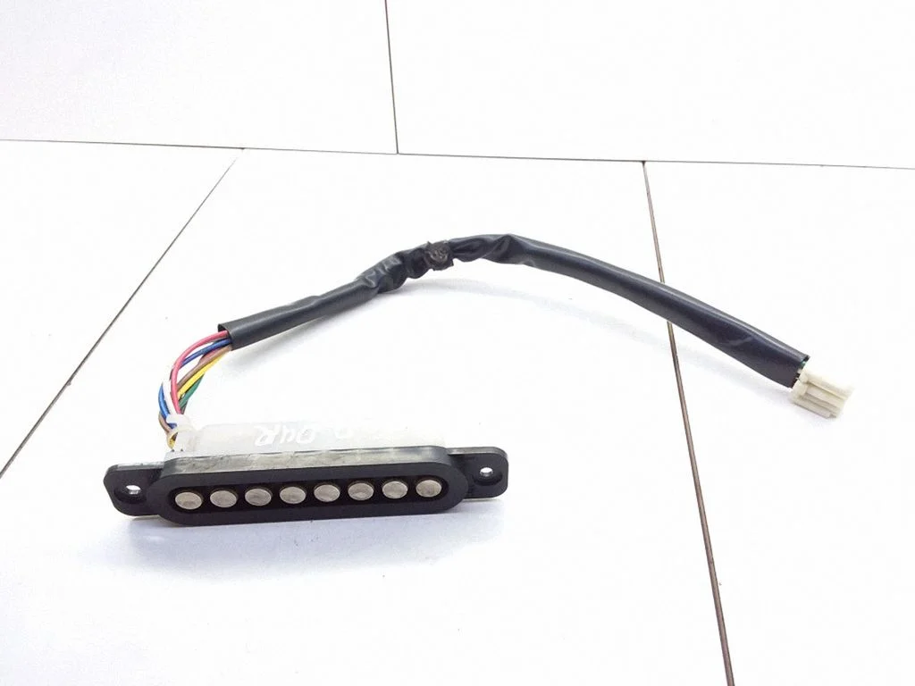 Rear door sensor – Mazda MPV II LW (1999-2007)
