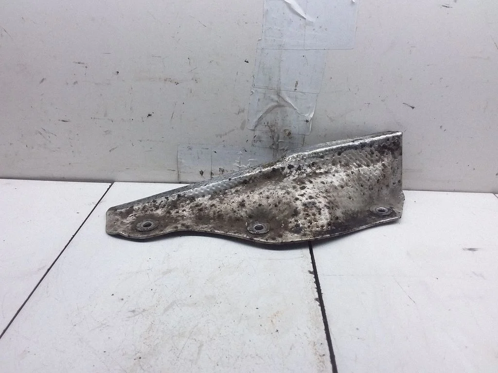 Exhaust heat shield 51822344