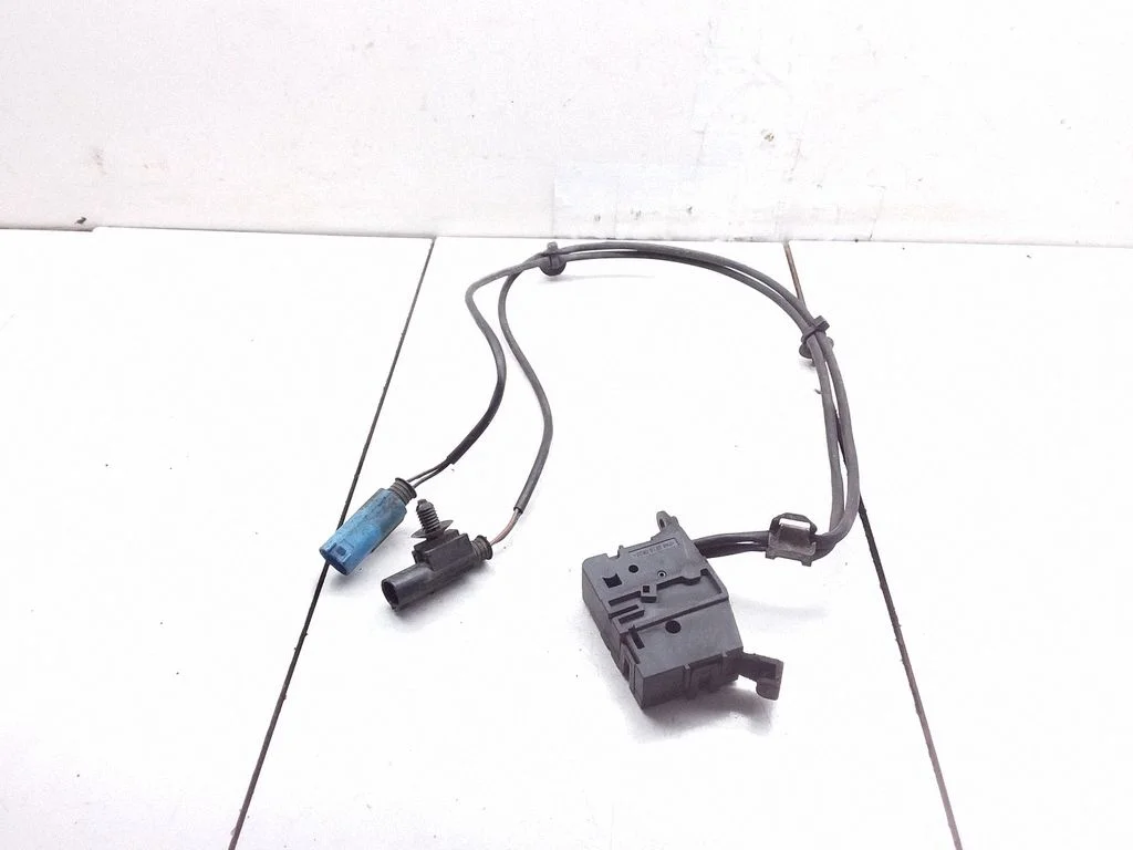 Bonnet alarm switch sensor – Mercedes-Benz Sprinter W906 (2006-2018)
