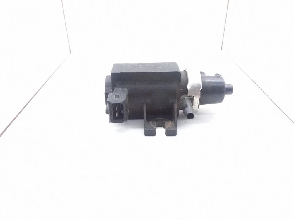 Brake central valve – Audi A6 S6 C4 4A (1994-1997)