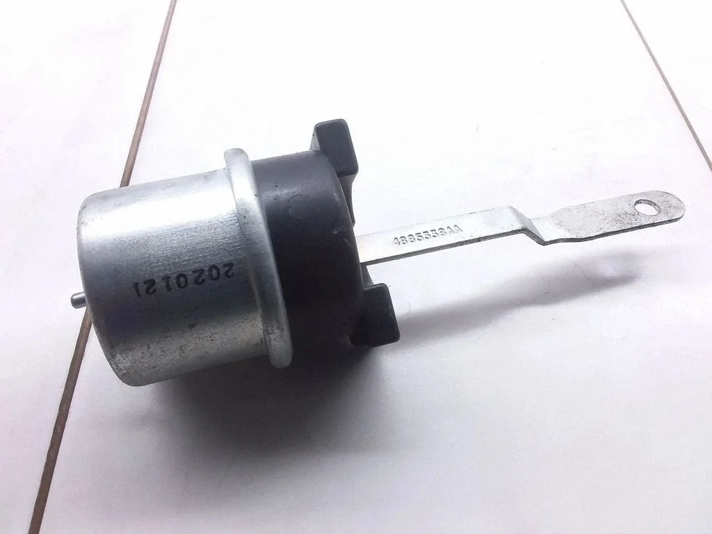 Valve vacuum 4885338AA